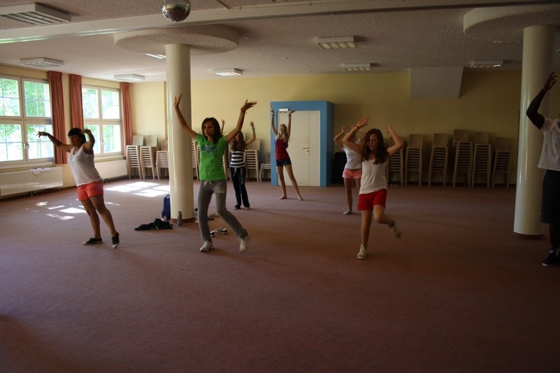 Village Camps International Summer Camp Leysin, Switzerland 2025-08-09 https://www.villagecamps.com/journals_admin/images/708-20-dance (14).jpg